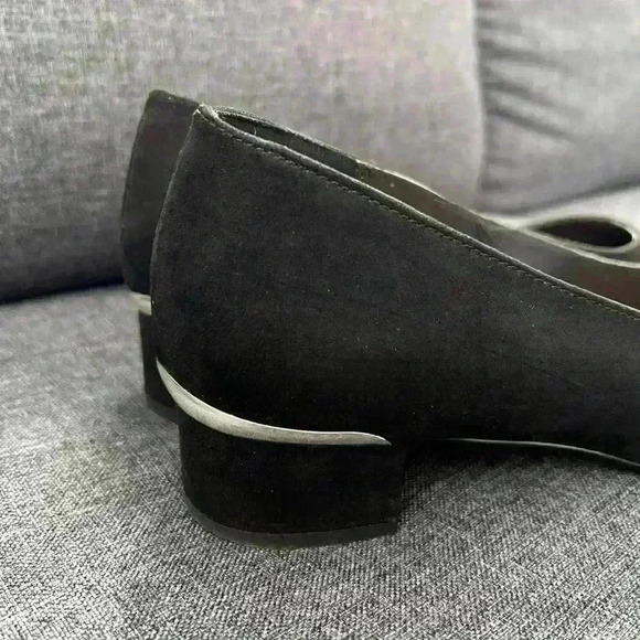 Ann Taylor Pointed Toe Suede Heel pumps - Picture 2 of 3